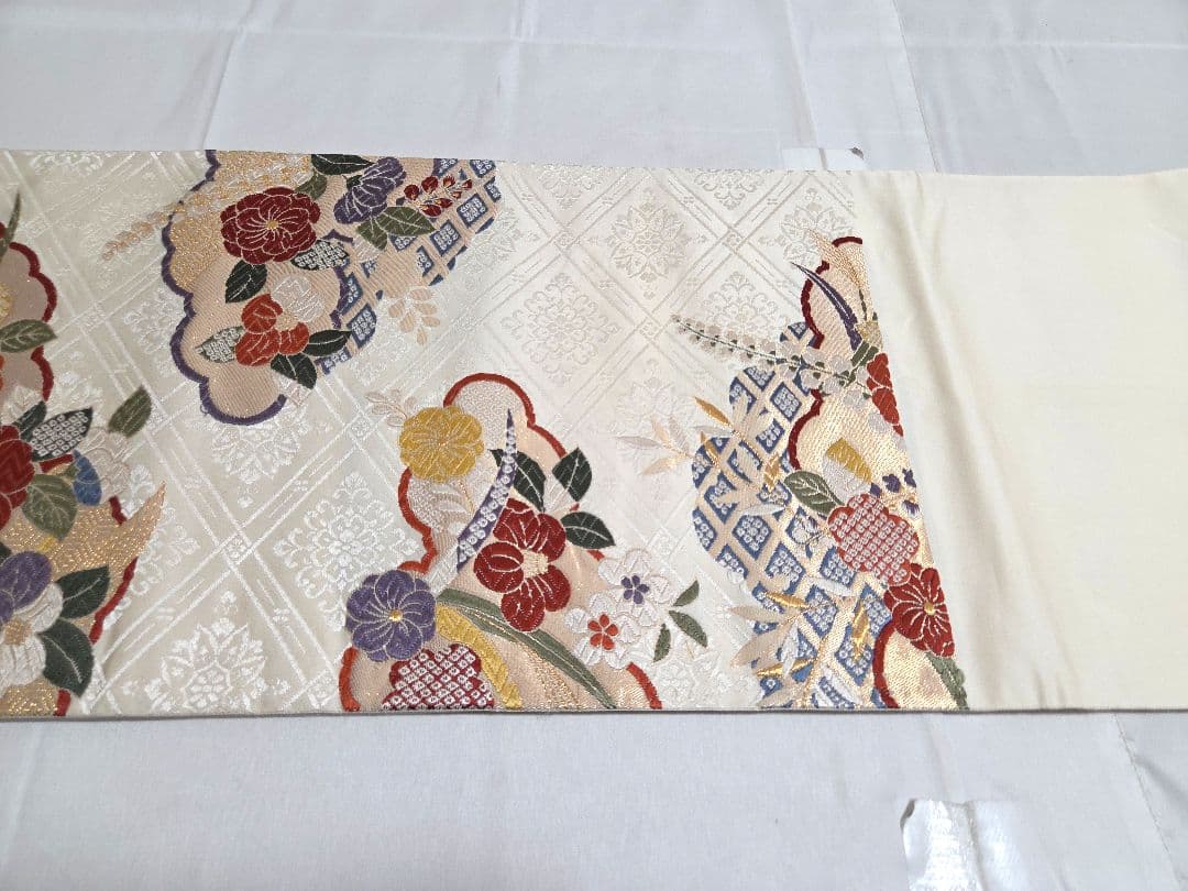 A◇着物くつろぎ 雲に辻が花 金糸 白 梅 花菱 六通 正絹 フォーマルな