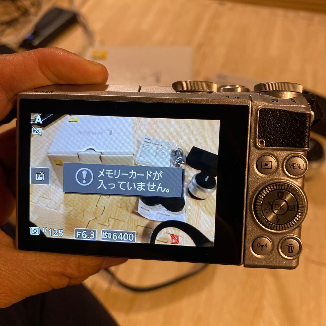 Nikon1 J5ダブルレンズ◆10-30/f3.5-5.6◆18.5/f1.8