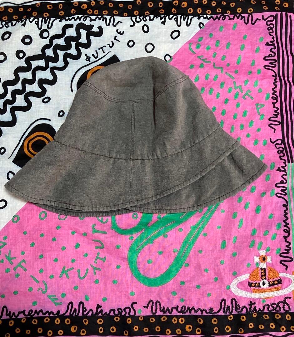 《ユーズド》⭐︎ヴィヴィアンウエストウッド⭐︎ 3連オーブボタンハット　グレー