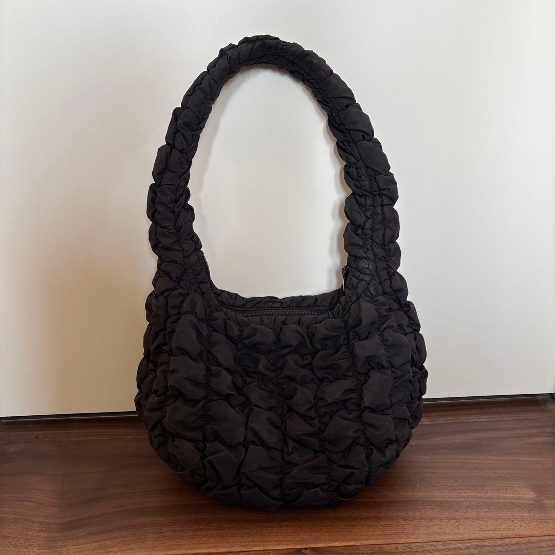 COS ブラック キルティング ショルダーバッグ - メルカリ