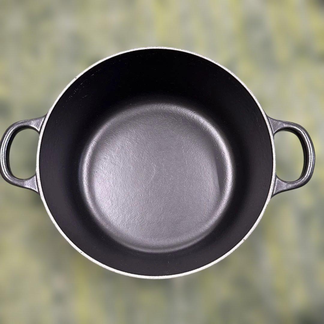 LE CREUSET 鋳鉄製 ミルクパン 22cm 黒の通販はau PAY マーケット