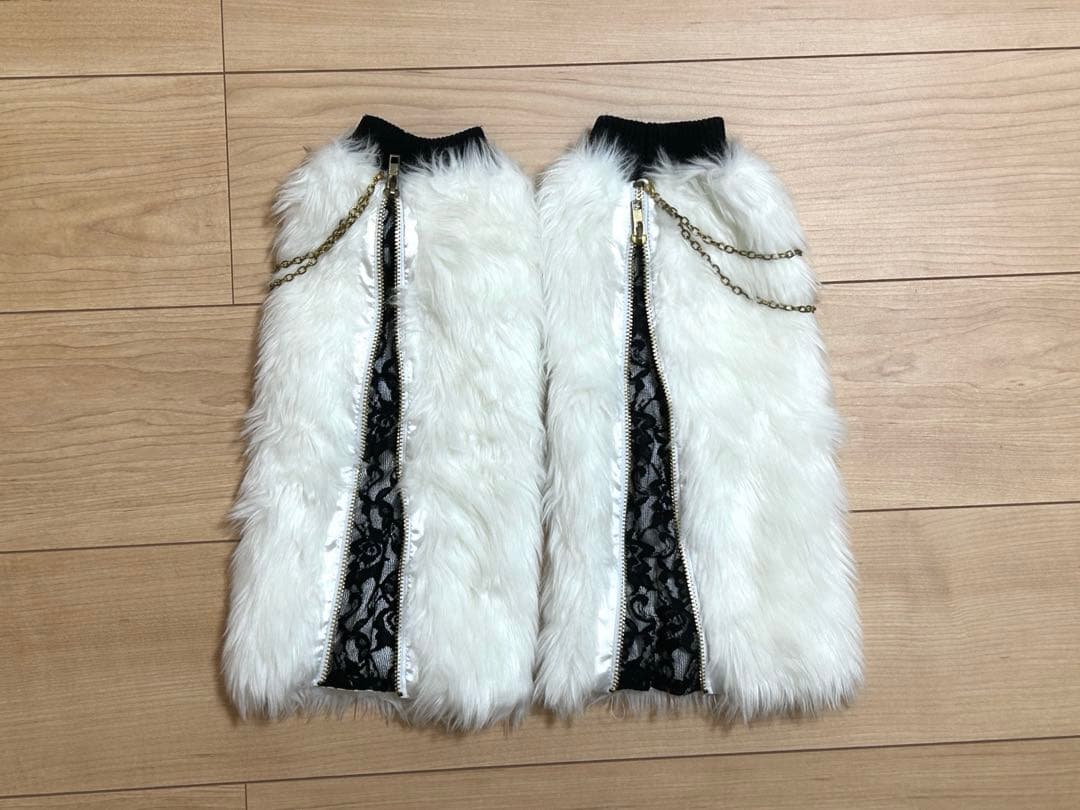 GOLDS♡チェーン付き♡ファー♡レッグカバー♡ZIP♡総レース♡白×黒 チェーンストラップビスチェ×ミニスカートセットアップ[nh176