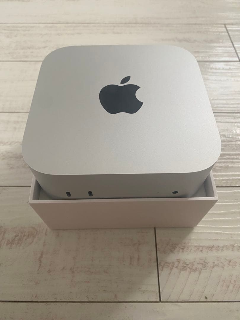 ほぼ未使用　美品M4 Mac mini 16GB 256GBSSD Macmini M4 10CPU10GPU 16GB 256GB SSD シルバー MU9D3J/A ［モニター