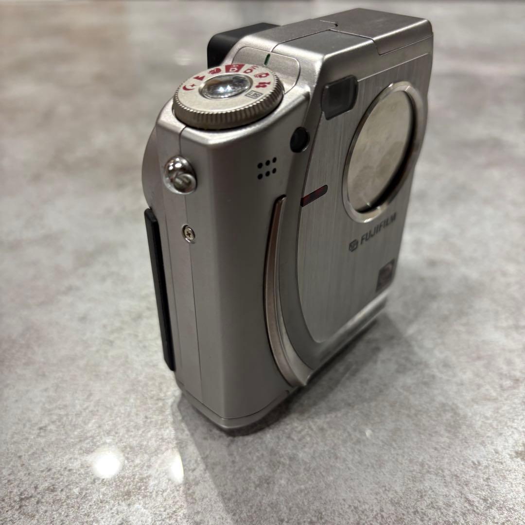 動作品 FUJIFILM 4700Z FinePix デジタルカメラ 乾電池駆動 - メルカリ
