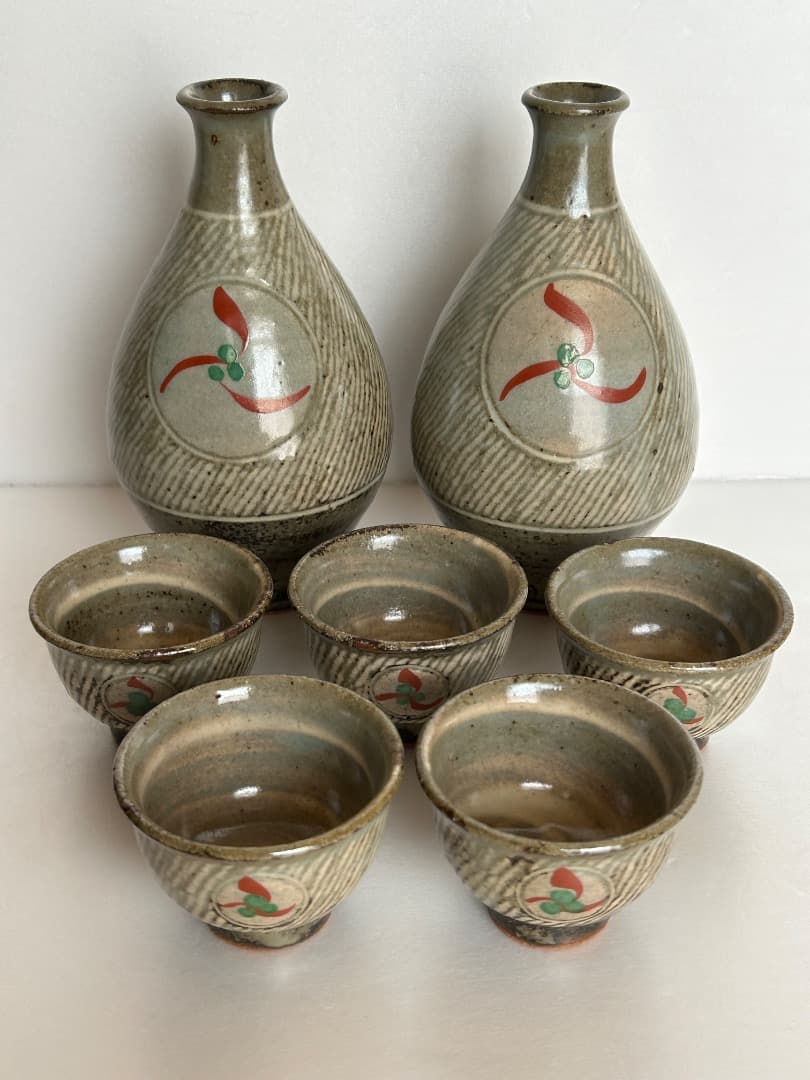 象嵌赤絵酒器 (人間国宝 島岡達三作)　徳利×２・ぐい吞み×５ 島岡達三『象嵌赤絵 湯呑』 買取価格相場｜骨董品買取 緑和堂