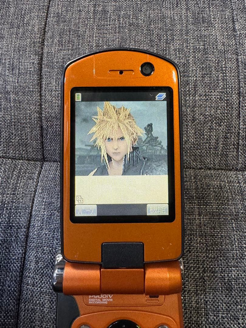 携帯電話 FOMA P900iV オレンジ ファイナルファンタジー ドコモ - メルカリ