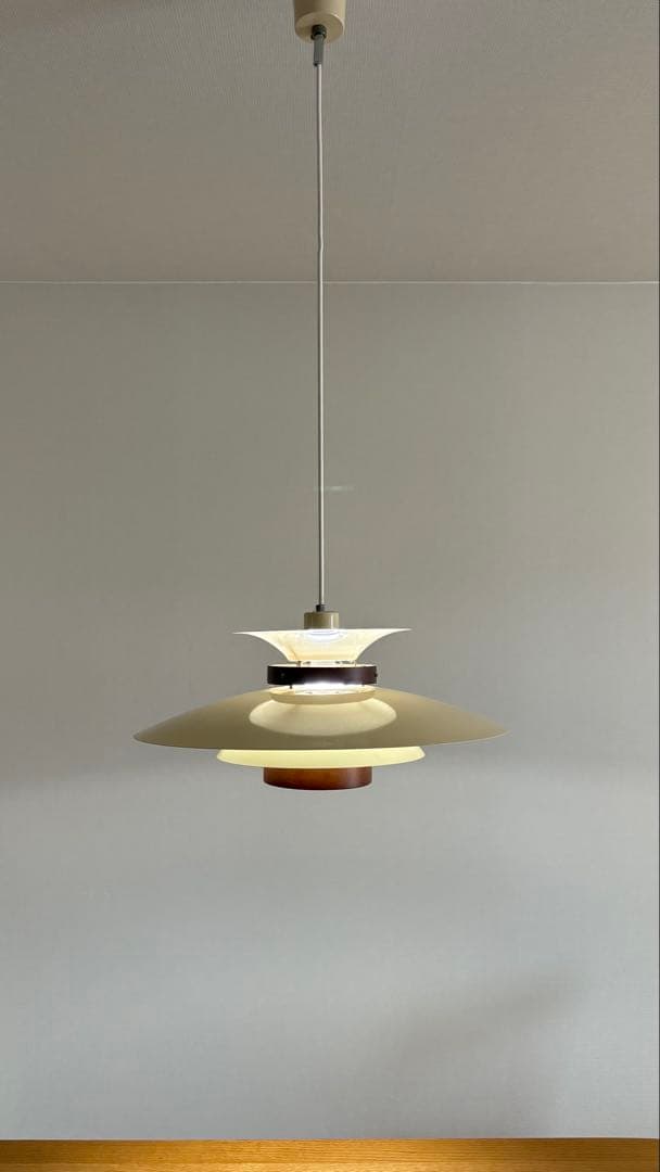 ゆ*き様 クリーム色 ペンダントライト シンプルデザイン ゆ*き様 クリーム色 ペンダントライト シンプルデザイン - メルカリ