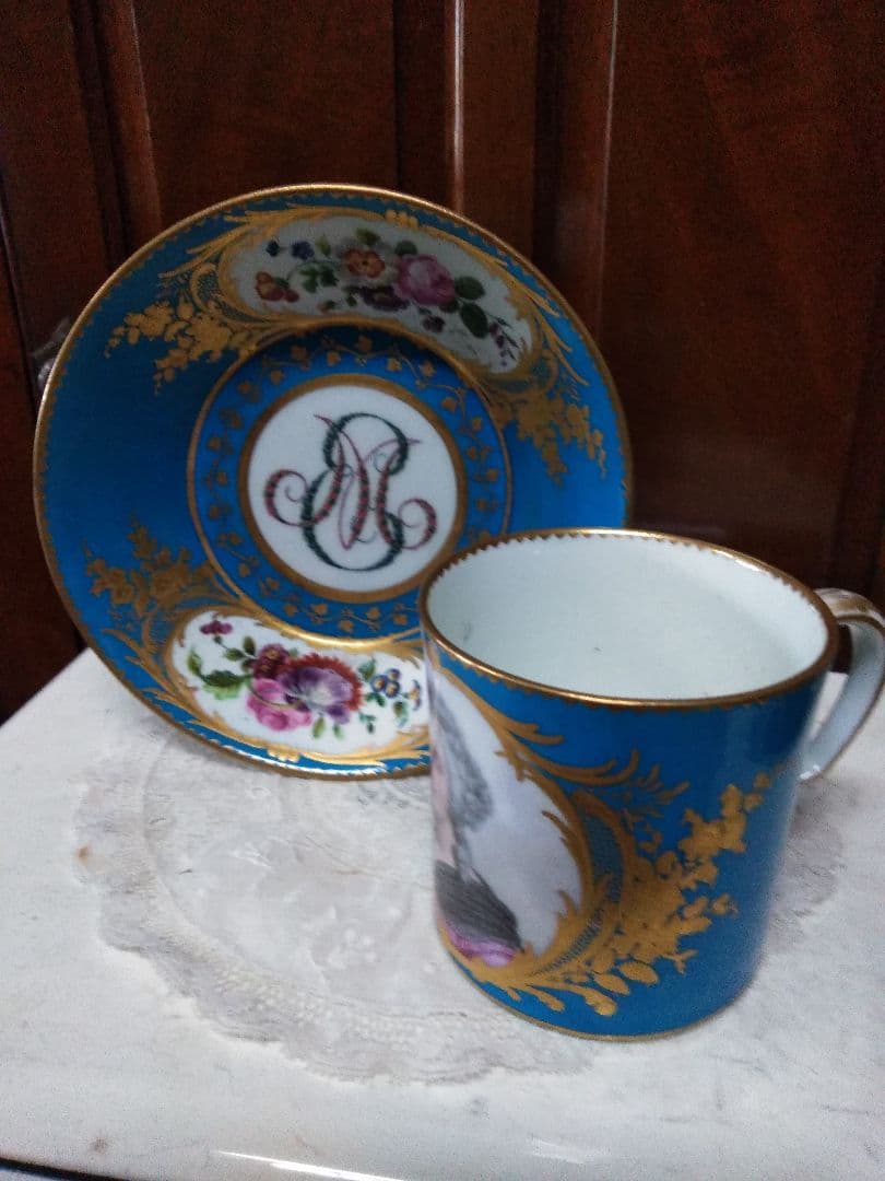 アンティーク 貴族の肖像画のカップ、ソーサー1客 - メルカリ