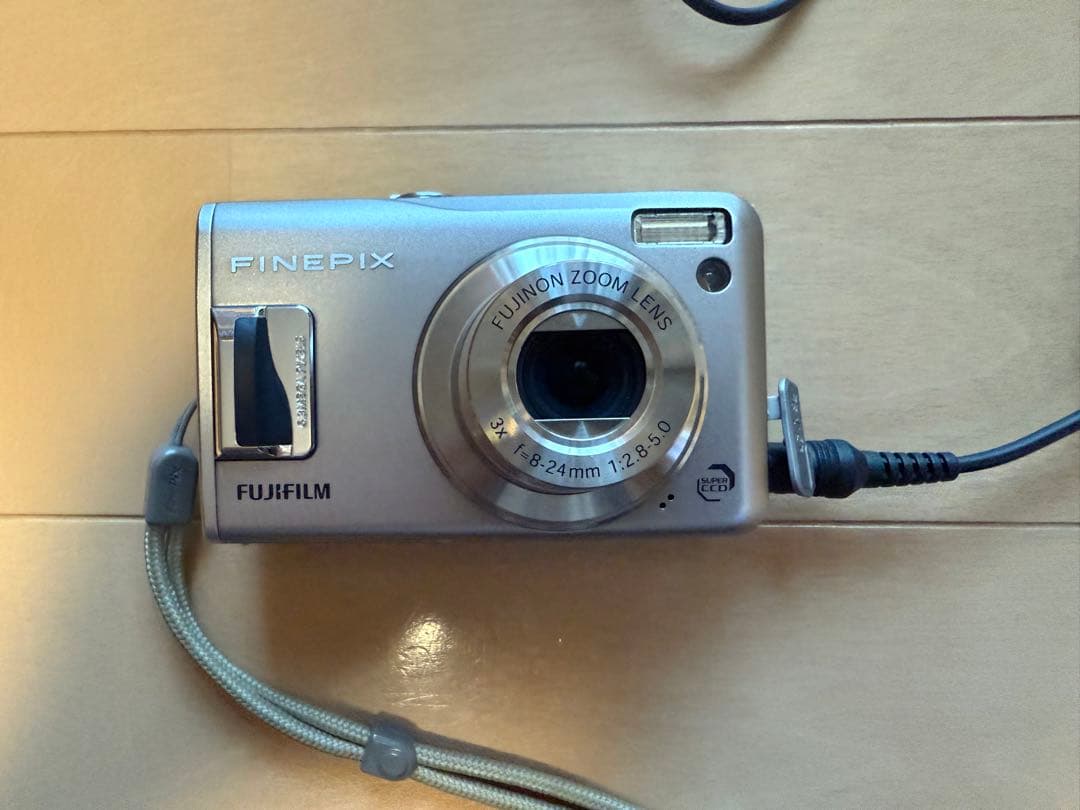 FinePixF31fd メモリーカード1GB 純正専用ケース付き