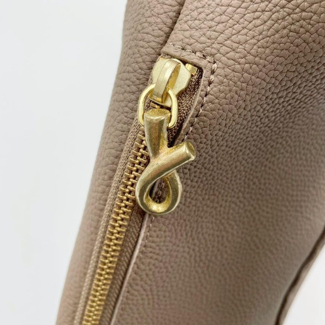 極美品 マヌー keg pouchc ケッグポーチ レザーバッグ グレージュ