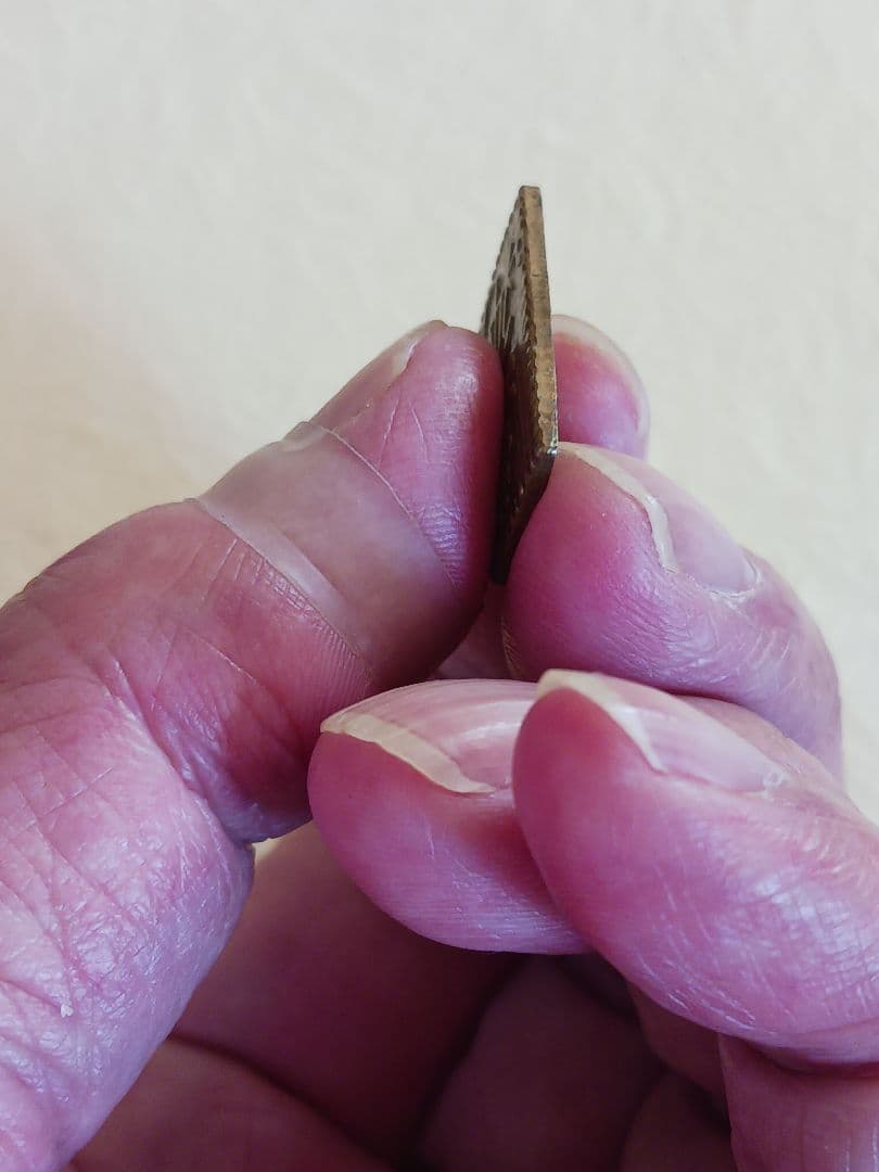 彫刻模様の金属製プレート 3.18g