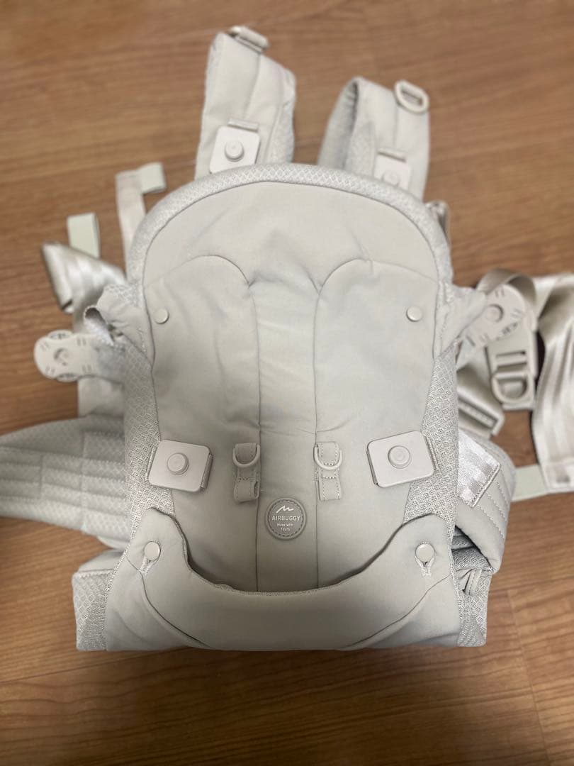 エアバギー 抱っこ紐 ベージュ - メルカリ