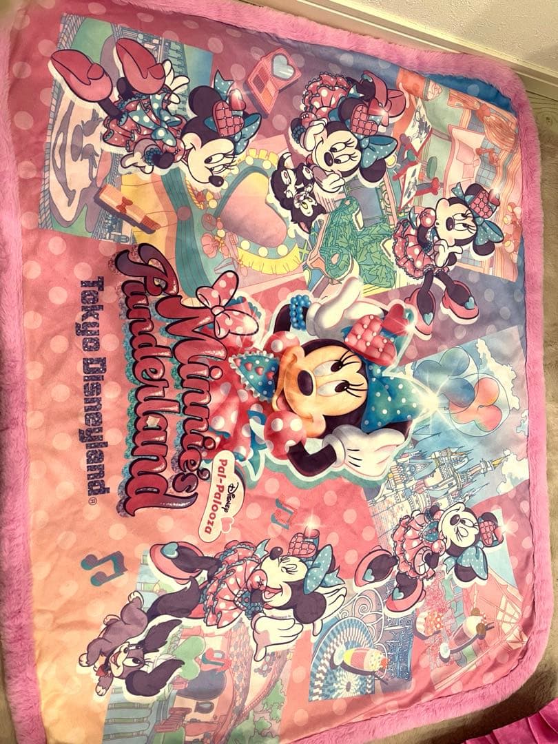 完売品】ミニーのファンダーランドポータブルクッション ブランケット2