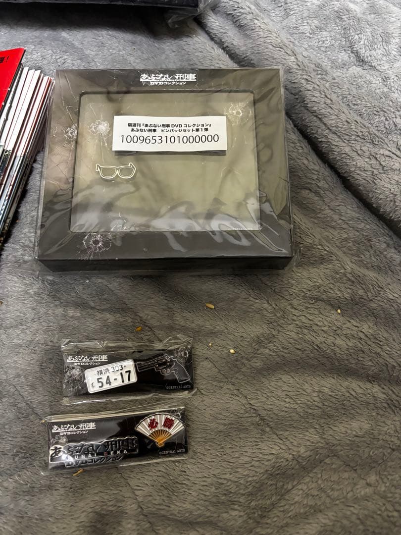 プレミア】あぶない刑事 DVD 全34巻 ラック付 柴田恭兵直筆サイン色紙