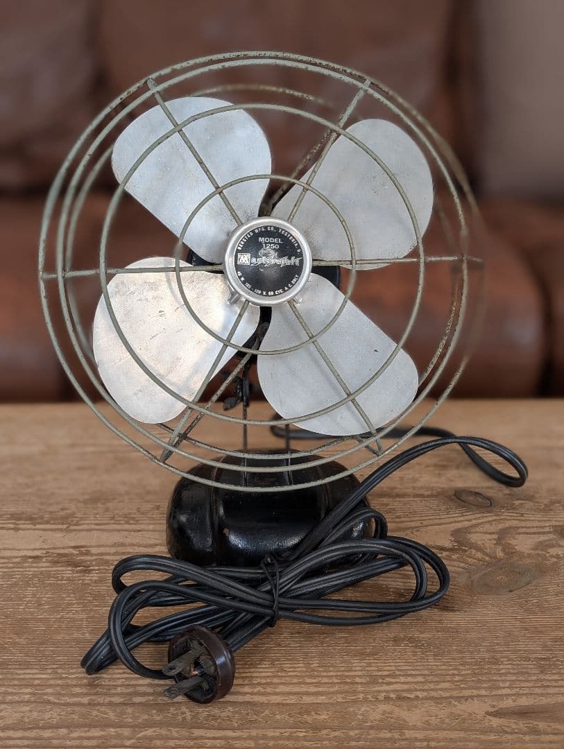 ヴィンテージ 卓上扇風機 4枚羽根 - メルカリ