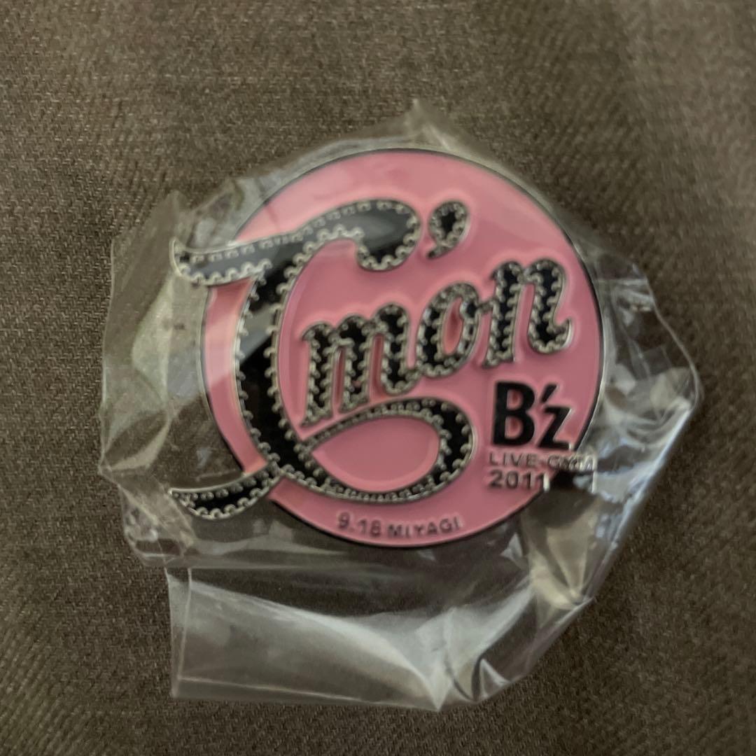 B'z LIVE-GYM 2011 C'mon会場ガチャ ピンバッジ9.18宮城 - メルカリ