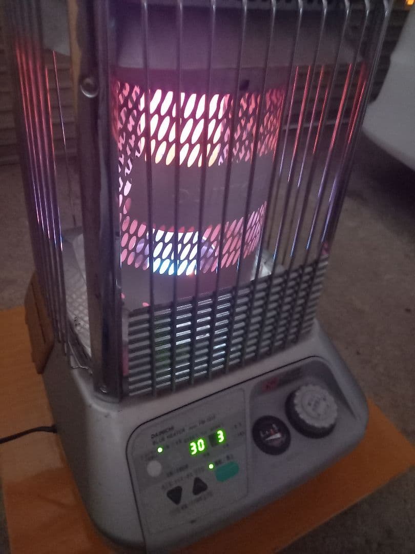 い*う様 ダイニチ　ブルーヒーター業務用ストーブ　FM－101F FM-101F ブルーヒーター(大型石油ファンヒーター) (グレー) 1個