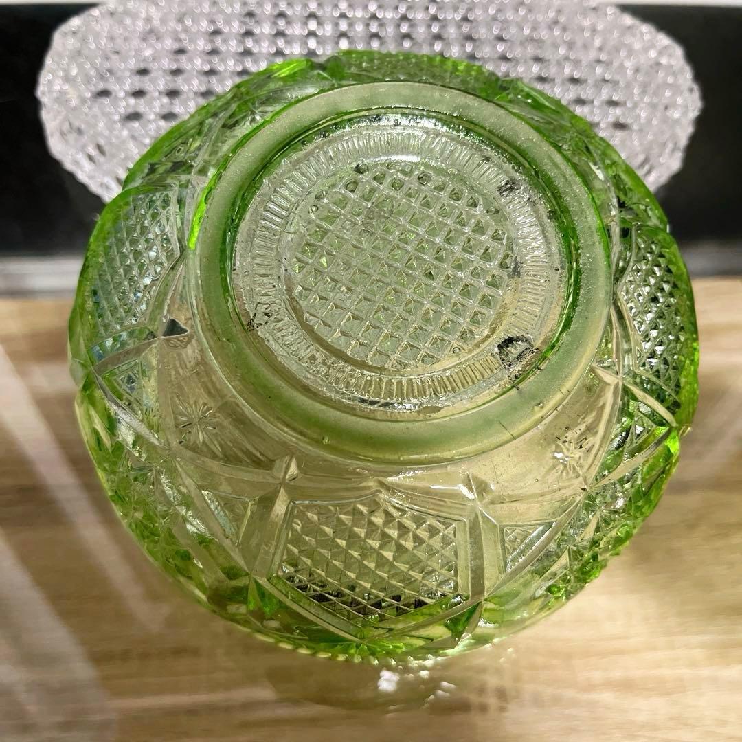 骨董 時代プレスガラス ライムグリーン 切子調 菓子器 ボンボン入れ ウラン