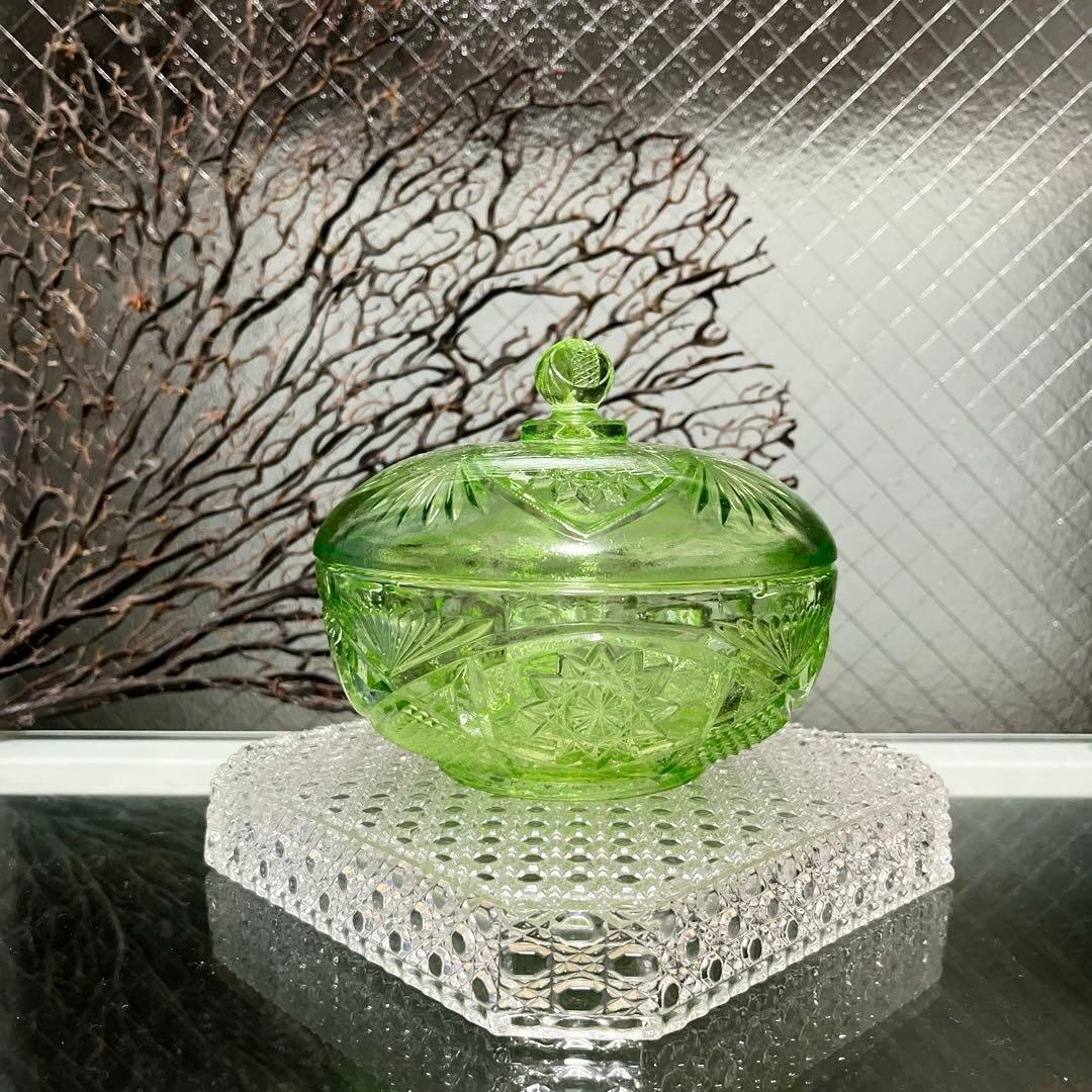 骨董 時代プレスガラス ライムグリーン 切子調 菓子器 ボンボン入れ ウラン
