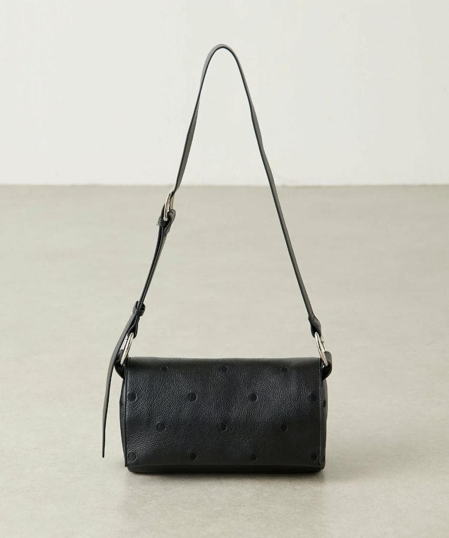 BEARDSLEY 《本革》ドットボディバッグ（ブラック）