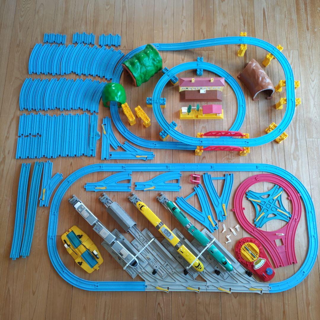 トミカ　プラレール　セット くるぞわたるぞ！トミカと遊ぼう！カンカン踏切セット｜徹底解剖