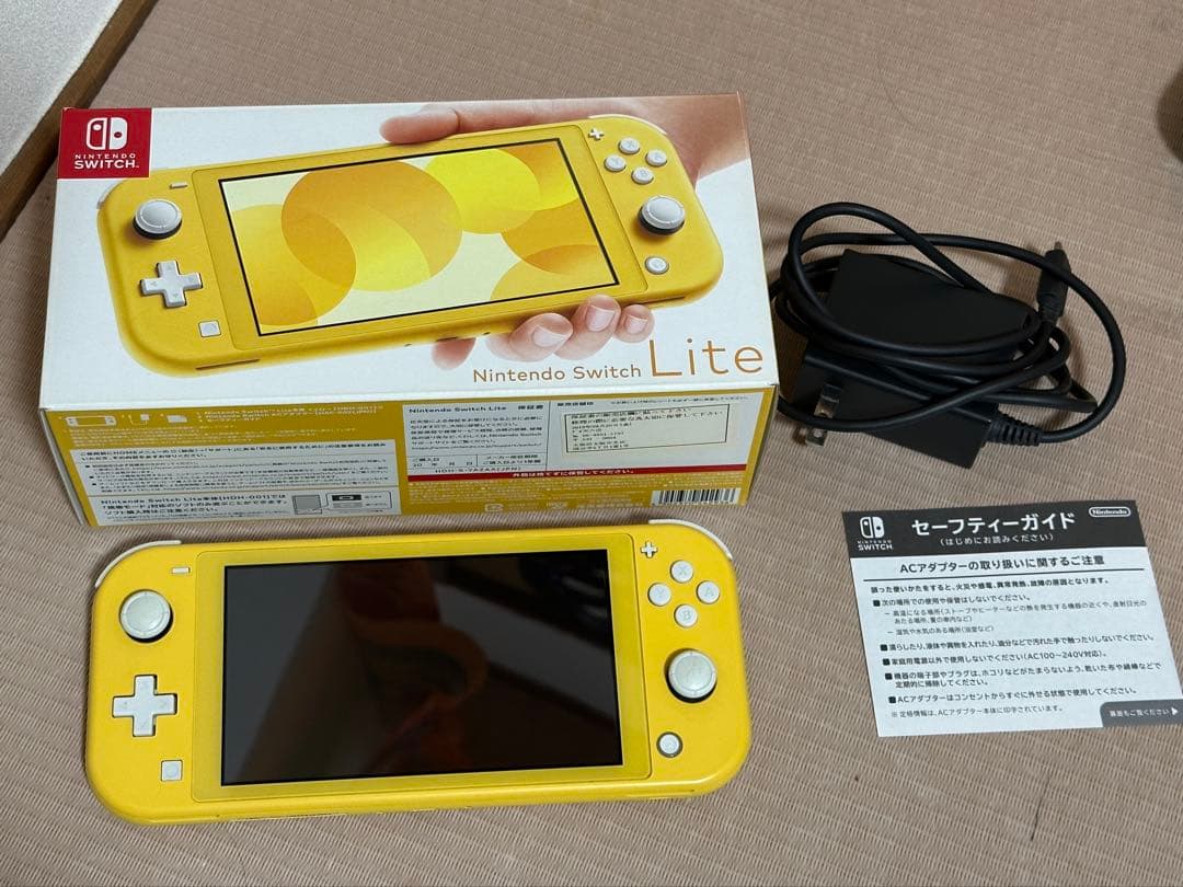 Nintendo switch lite スイッチ　ライト　本体　アダプター付 Amazon.co.jp: Nintendo Switch Lite グレー : ゲーム