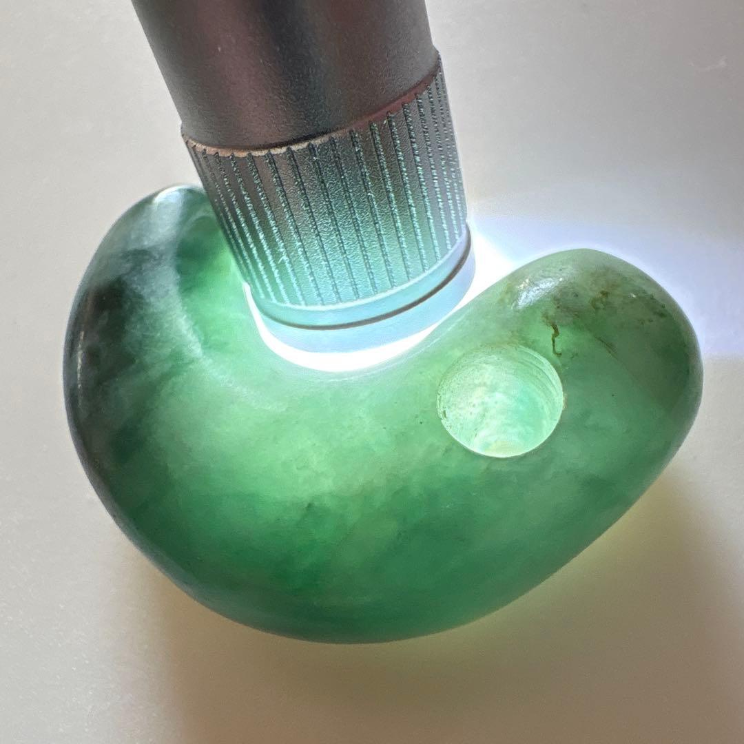 ヒスイ勾玉二つ - メルカリ