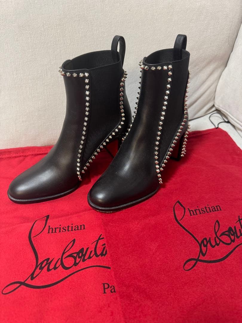 値下げ！正規品ルブタン スタッズサイドゴアブーツ 1回着用 - メルカリ