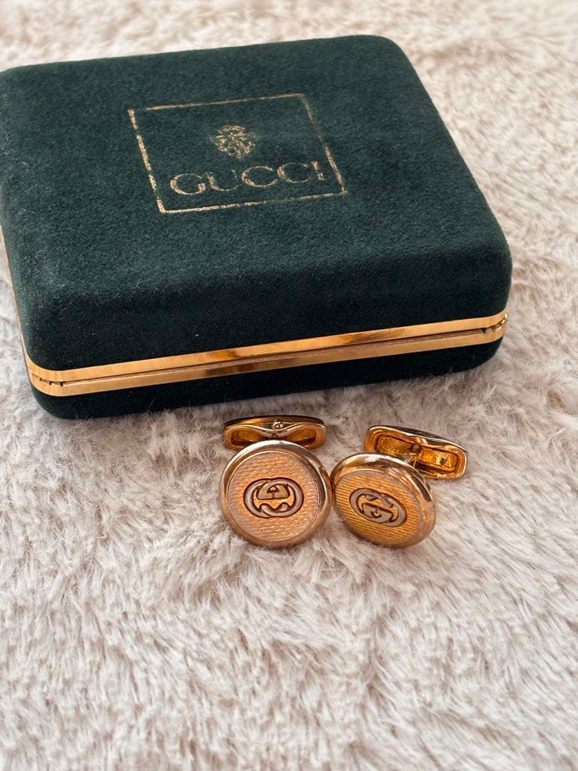 Gucci ゴールドカフスボタン 専用ケース付き - メルカリ