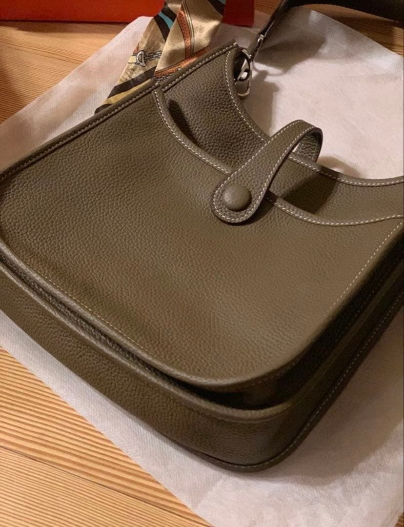 Hロゴ Hパンチング ショルダーバッグ ショルダーストラップ2本付き 最