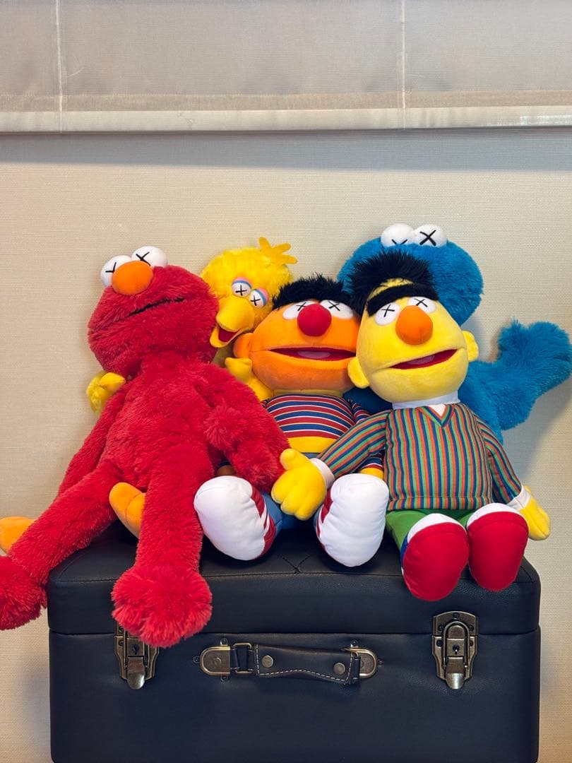 KAWS×セサミストリート×UNIQLO ぬいぐるみ - メルカリ