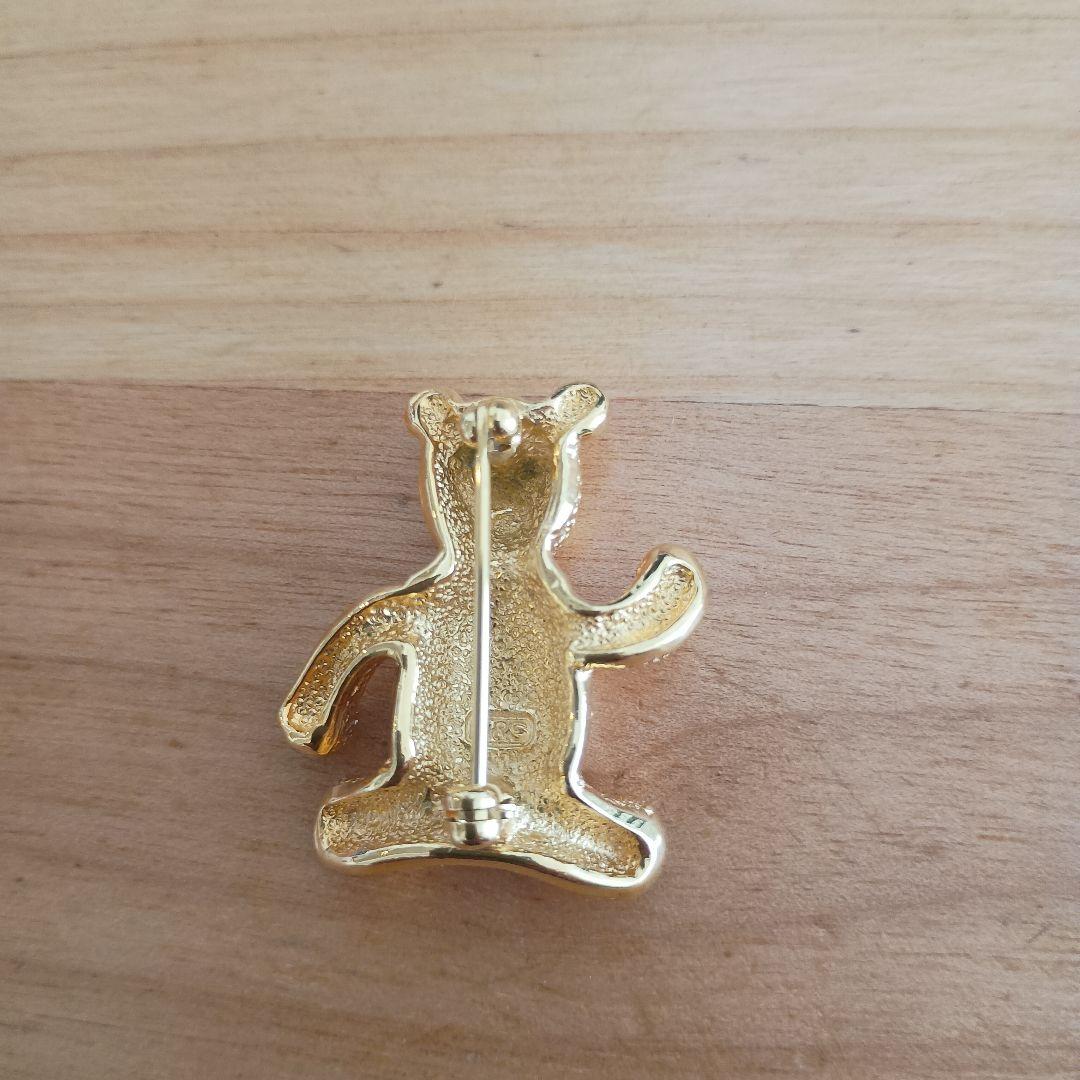 クマ型ブローチ 金色 ストーン装飾 - メルカリ