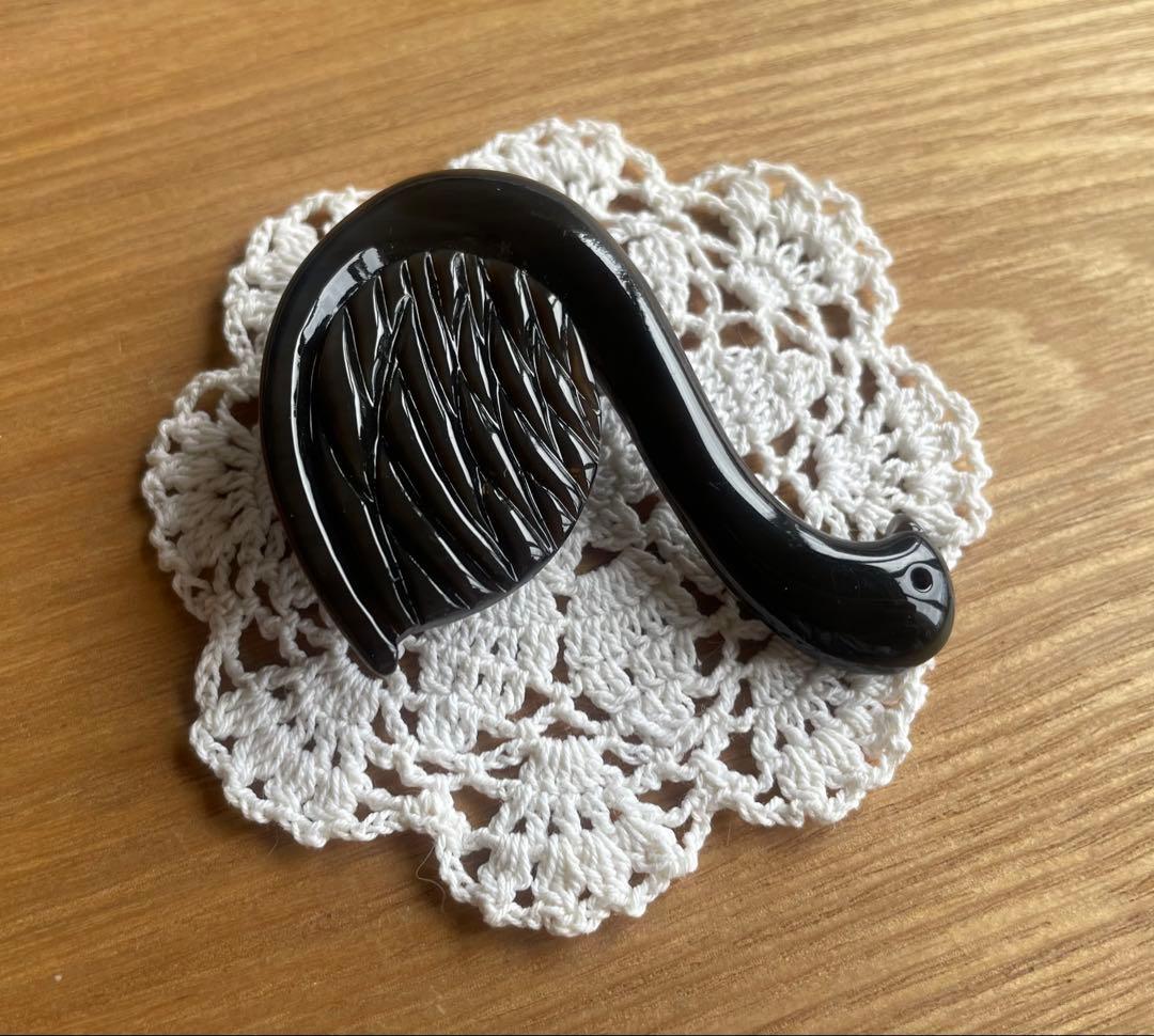 Sally Scott 黒鳥 水牛の角 ブローチ M109545357 特別