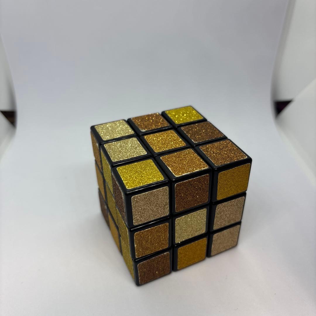 ゴールドグリッター ルービックキューブ イオン限定 - メルカリ