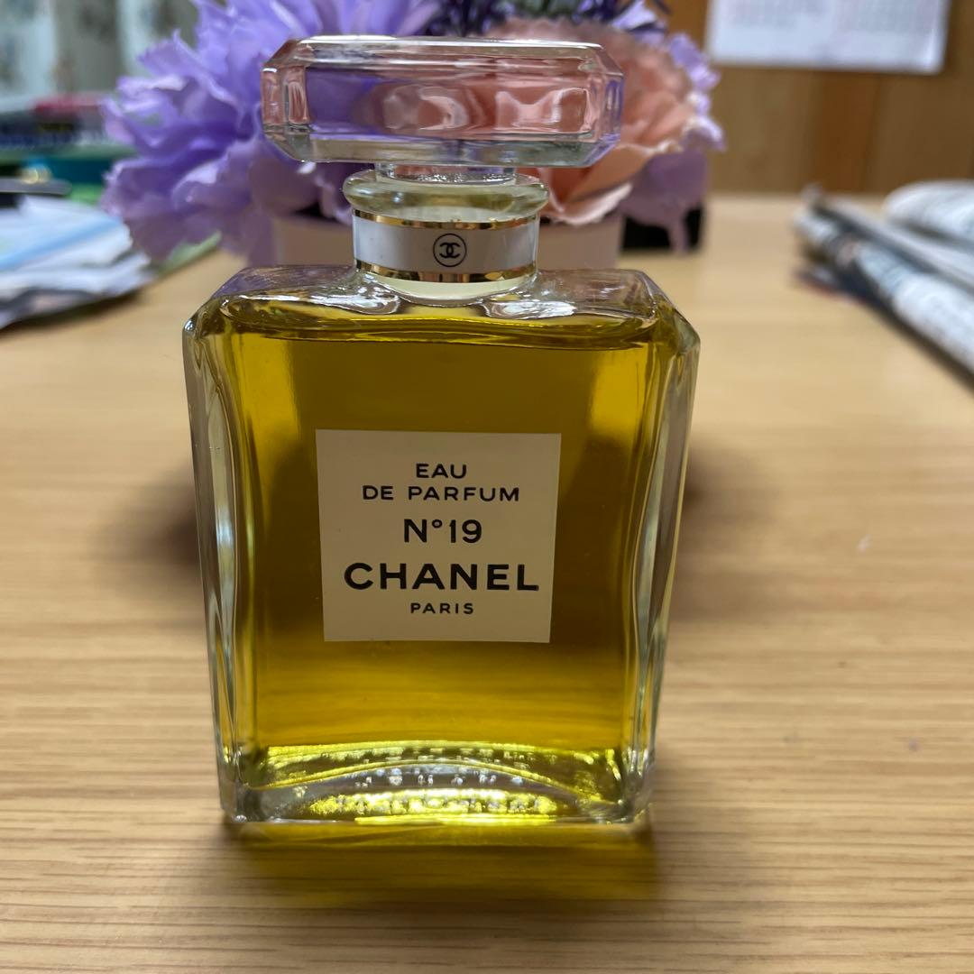 シャネル No19 オードゥ パルファム BT 50mlフルボトル