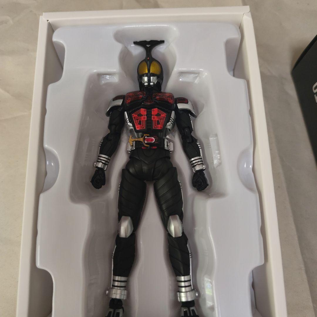 BANDAI S.H.Figuarts 仮面ライダー ダークカブト真骨彫