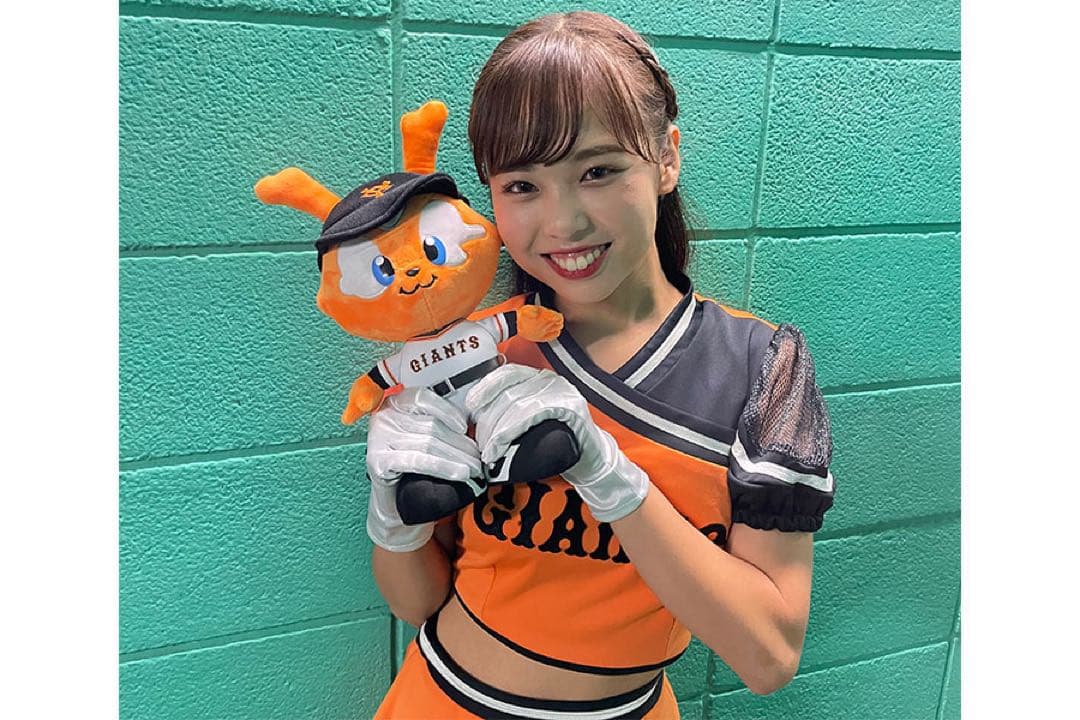 伊藤るうな直筆サイン色紙 巨人チアリーダー 公式認定色紙