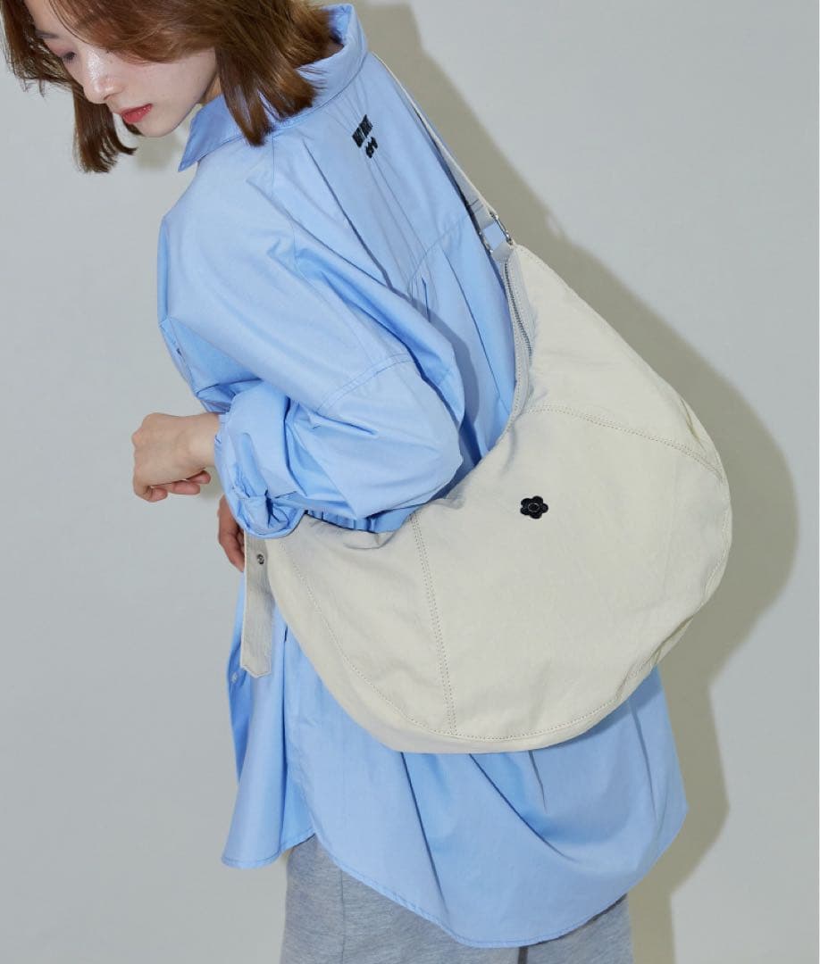 MARY QUANT×PUBLUX ワンポイント刺繍 ショルダーバッグホワイト