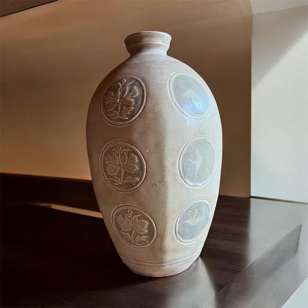 梅瓶 李朝時代 高麗 青磁 カケあり 貫入 朝鮮古美術 草花紋様 骨董 鶴 壺 梅瓶 李朝 双魚 遊魚文 梅瓶 朝鮮 古美術 骨董 高麗 青磁 粉青沙器 魚