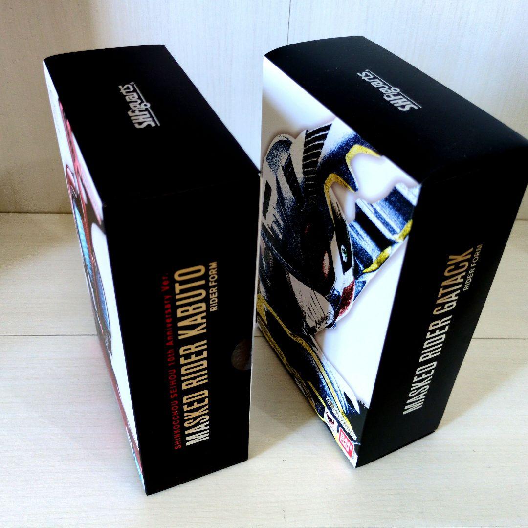 s.h.Figuarts(真骨彫製法）仮面ライダーカブト＆ガタック　2体セット