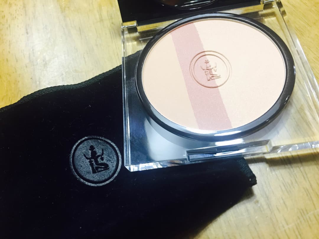 チーク、フェース＆アイカラー、フェイスパウダー、鏡