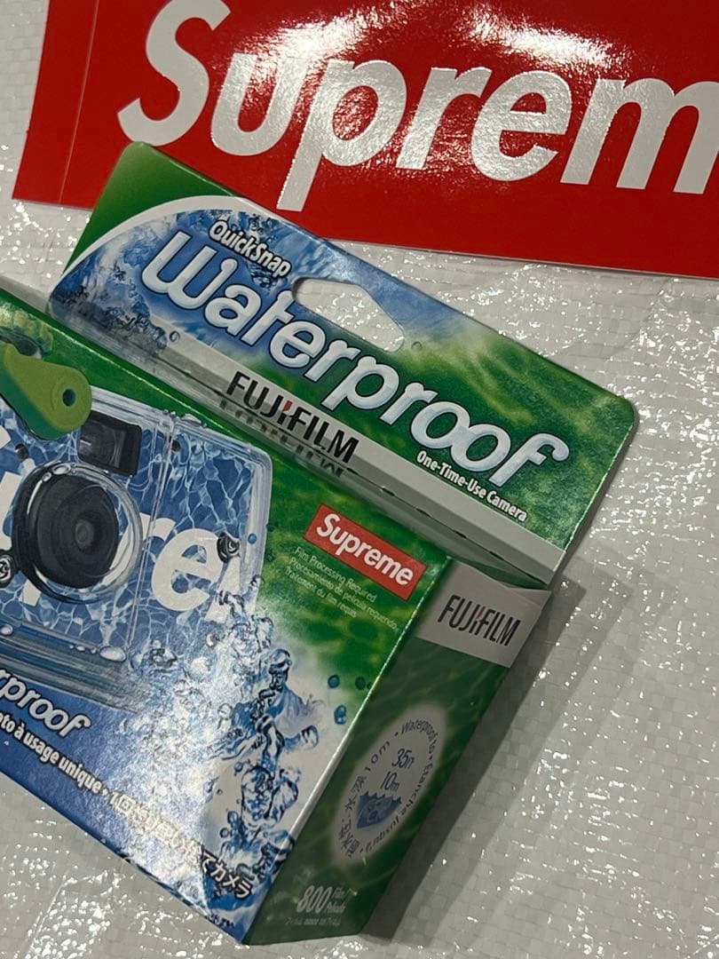 Supreme FujiFilm Waterproof Camera 使い捨て - メルカリ