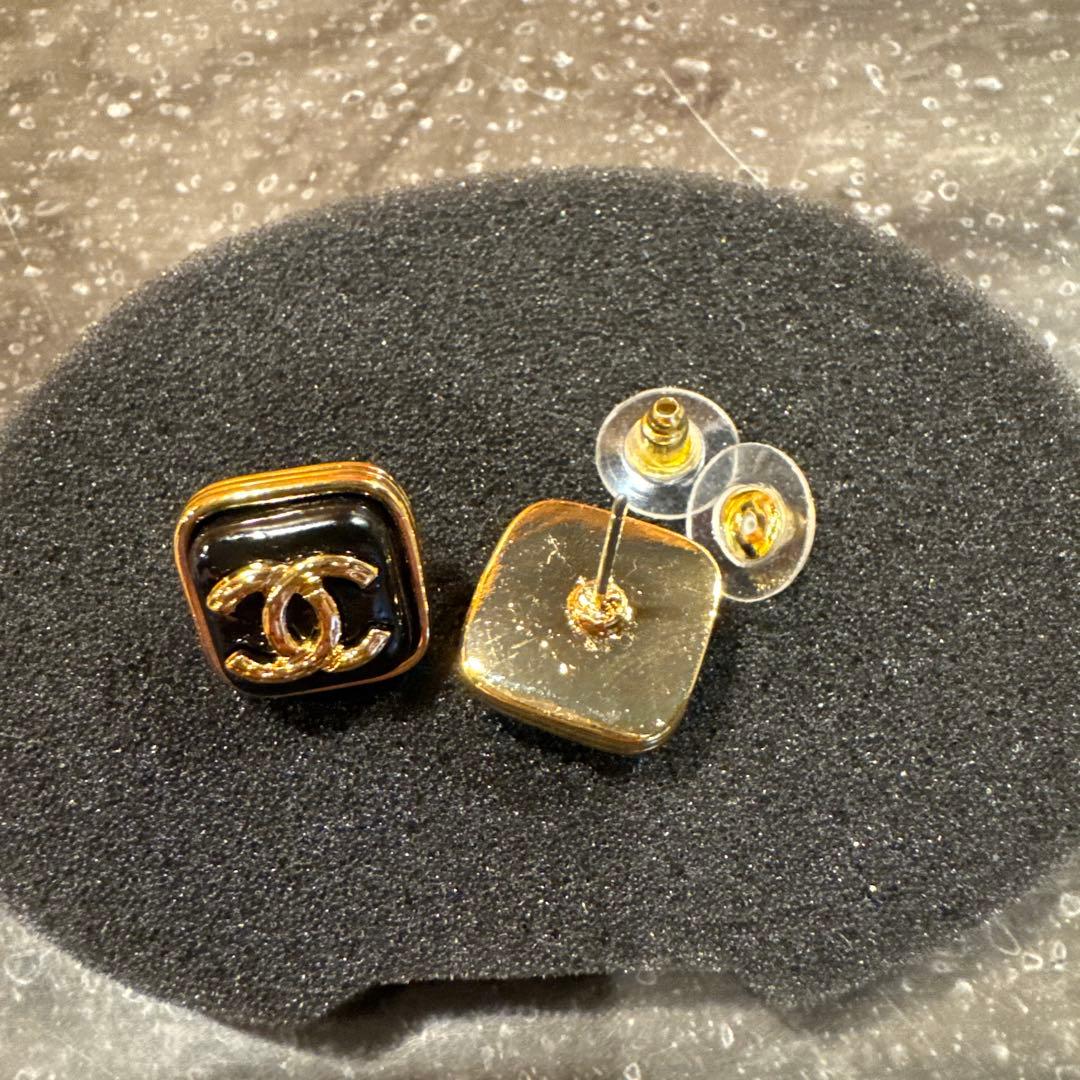 CHANEL スクエア型ピアス♡ノベルティ - メルカリ