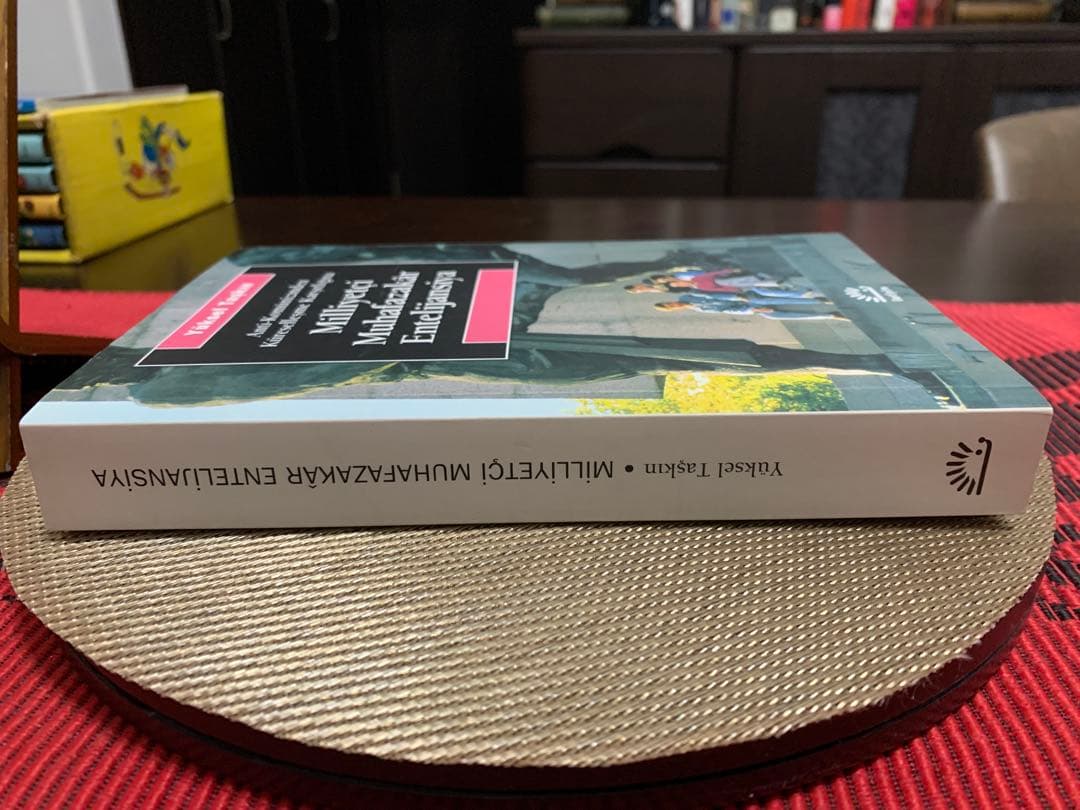 希少 Milliyetçi Muhafazakâr Entelijansiya - メルカリ