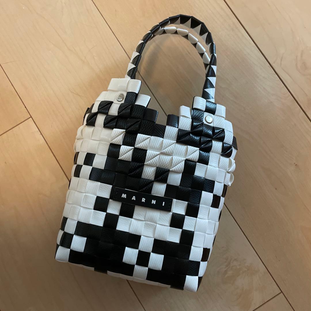 MARNI チェック柄 かごバッグ 白/黒 MARNI チェック柄 かごバッグ 中型 - メルカリ