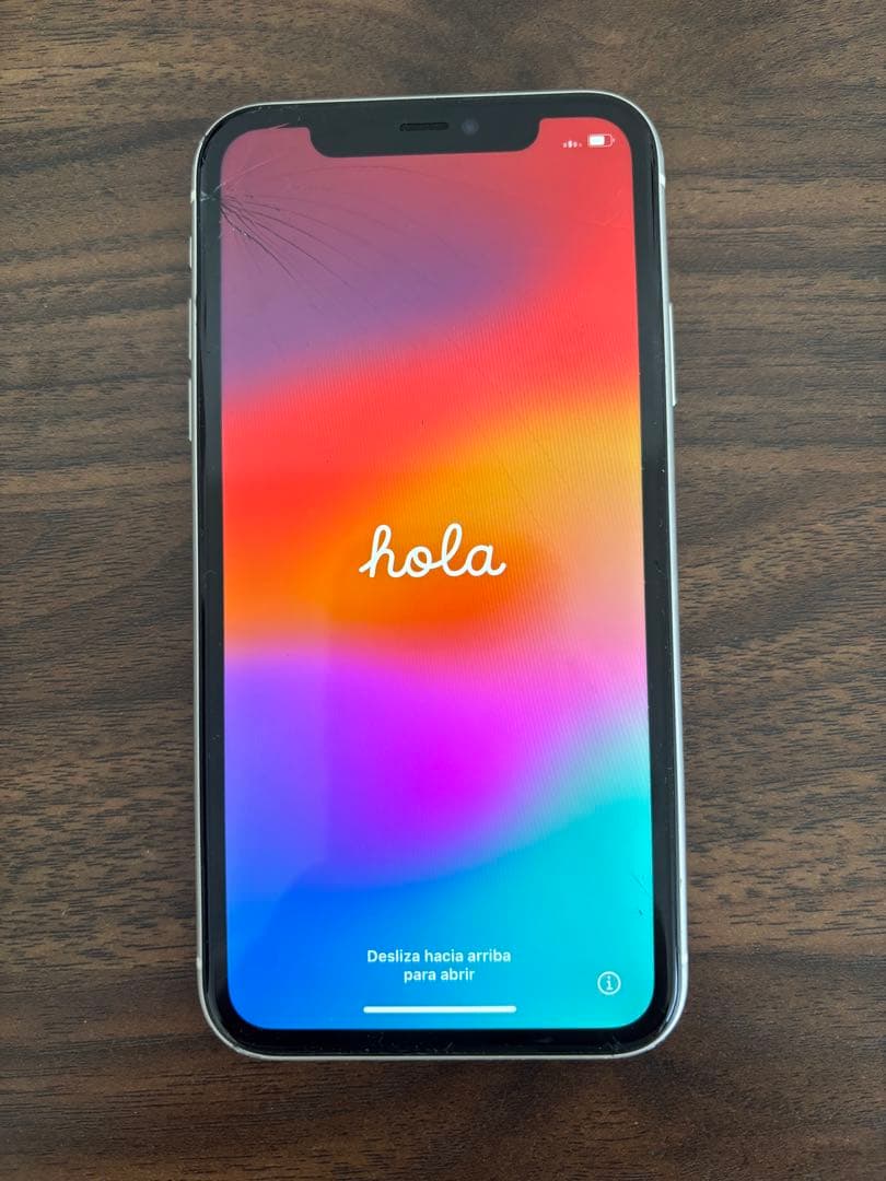 iPhone 11 128GB ホワイト ひび割れあり