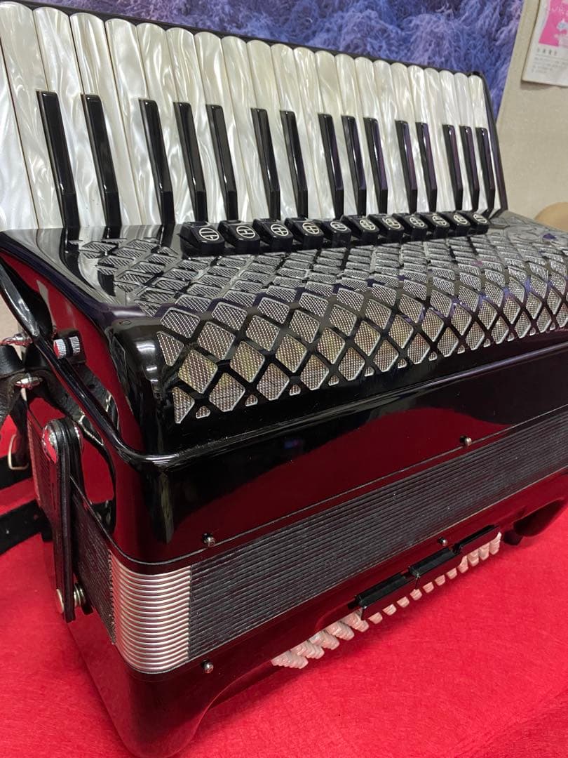 BB バロンブリーニ最高品質アコ赤蛇腹、シエルの鍵盤べースボタン使用