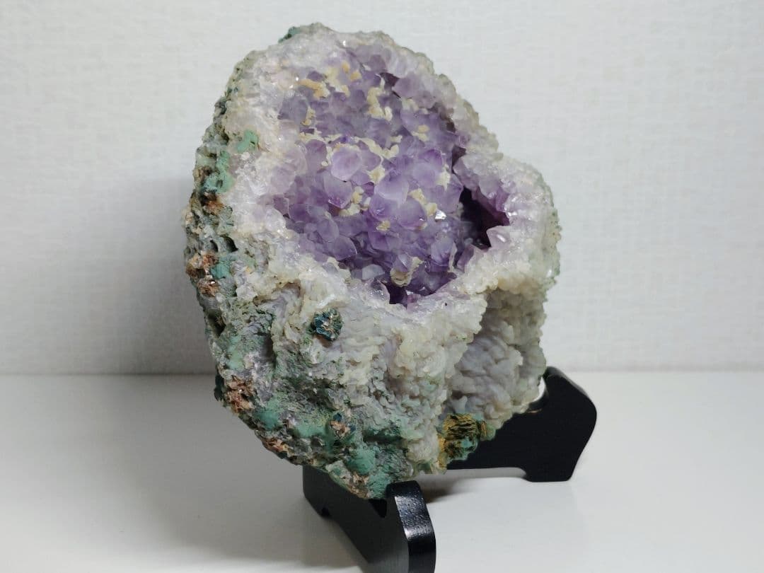 アメジスト 1.8kg 水晶 クォーツ 原石 鑑賞石 自然石 誕生石 鉱物 水石