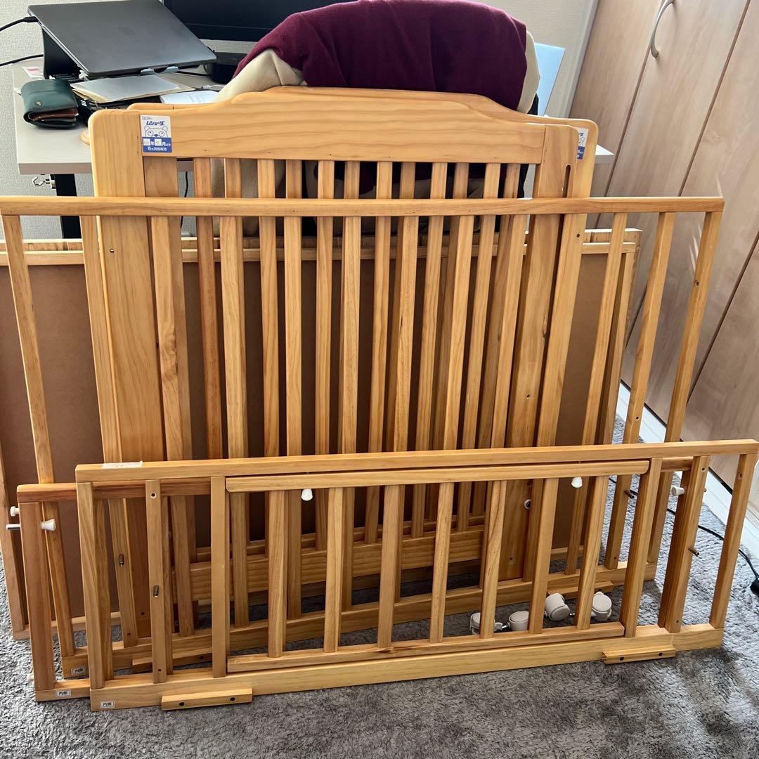 木製ベビーベッド キャスター付き - メルカリ