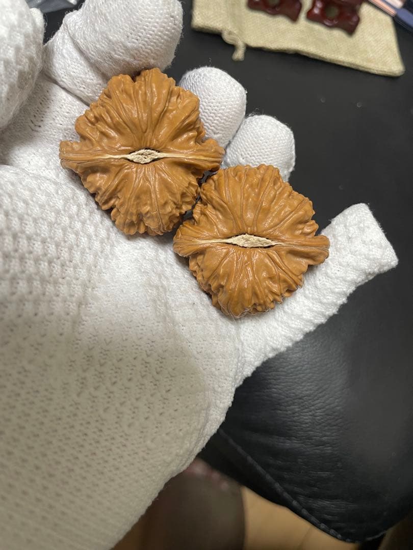 No.336 遊ぶクルミ文玩核桃 精配球形凹底狮子头核桃 文玩袋 セット